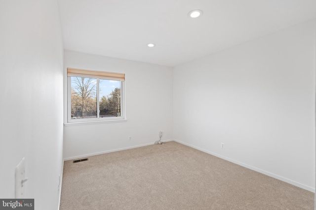 2716 GLENGYLE DR, Vienna, VA 22181