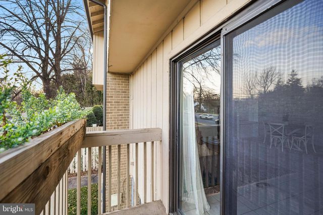 2716 GLENGYLE DR, Vienna, VA 22181