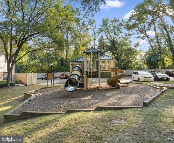 2716 GLENGYLE DR, Vienna, VA 22181