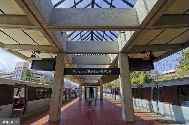 2716 GLENGYLE DR, Vienna, VA 22181