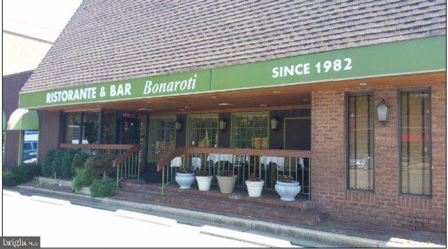 2716 GLENGYLE DR, Vienna, VA 22181