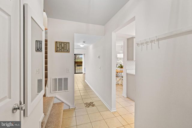 2716 GLENGYLE DR, Vienna, VA 22181