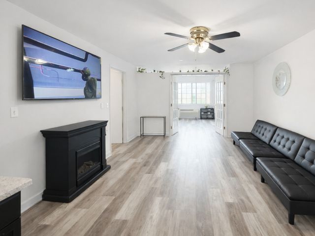 3370 W Brooke Avenue 410, Waukegan, IL 60087