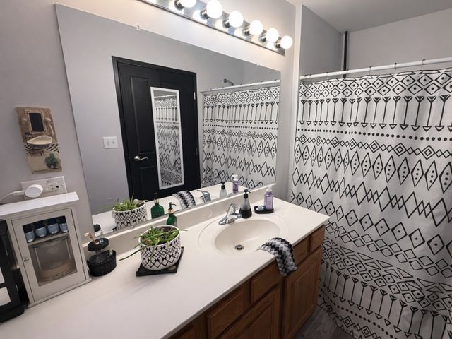 3370 W Brooke Avenue 410, Waukegan, IL 60087