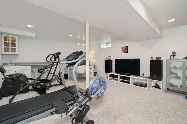 1825 Northbrook Drive, Ann Arbor, MI 48103