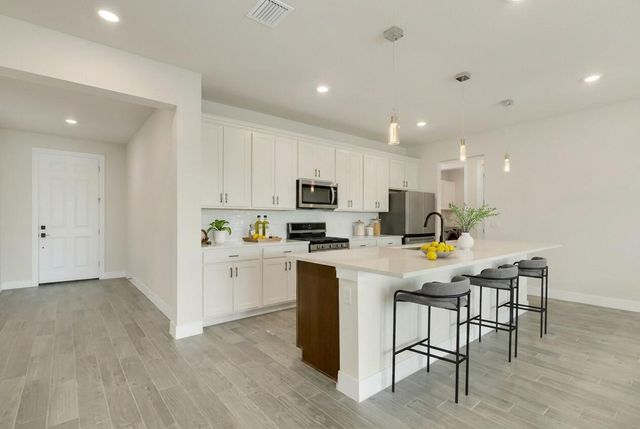 10306 SW Green Turtle Lane, Port St. Lucie, FL 34987