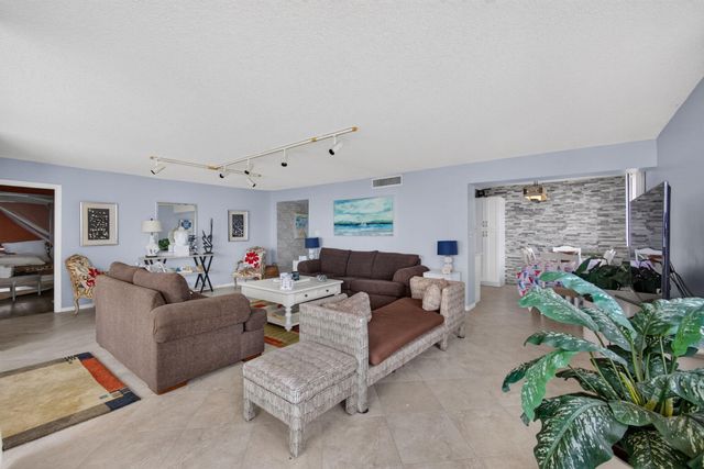 5380 N Ocean Drive 2e, Riviera Beach, FL 33404