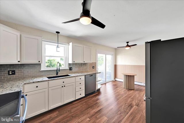 14 W WALNUT ST, Cleona, PA 17042