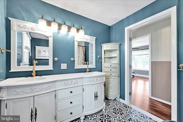 14 W WALNUT ST, Cleona, PA 17042