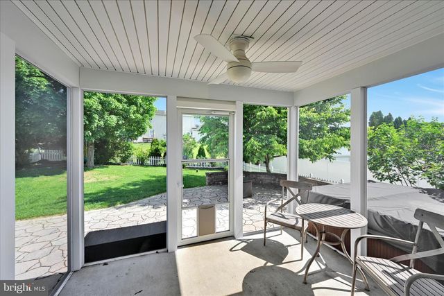 14 W WALNUT ST, Cleona, PA 17042