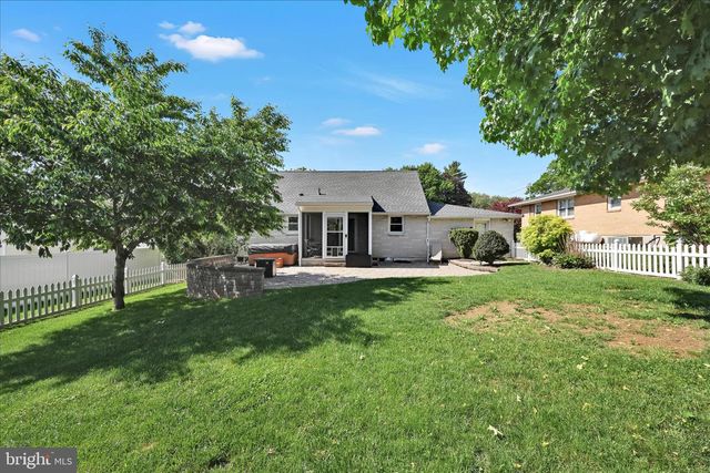 14 W WALNUT ST, Cleona, PA 17042