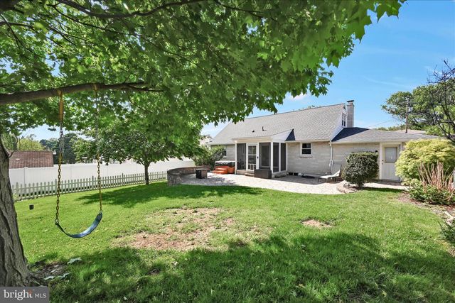 14 W WALNUT ST, Cleona, PA 17042