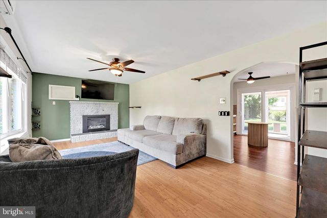 14 W WALNUT ST, Cleona, PA 17042