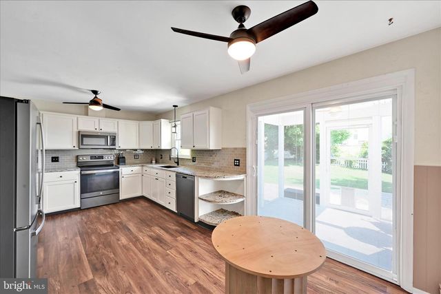 14 W WALNUT ST, Cleona, PA 17042