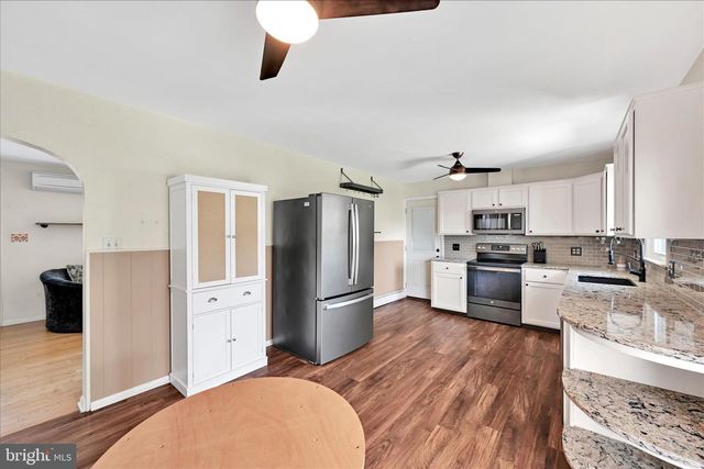 14 W WALNUT ST, Cleona, PA 17042