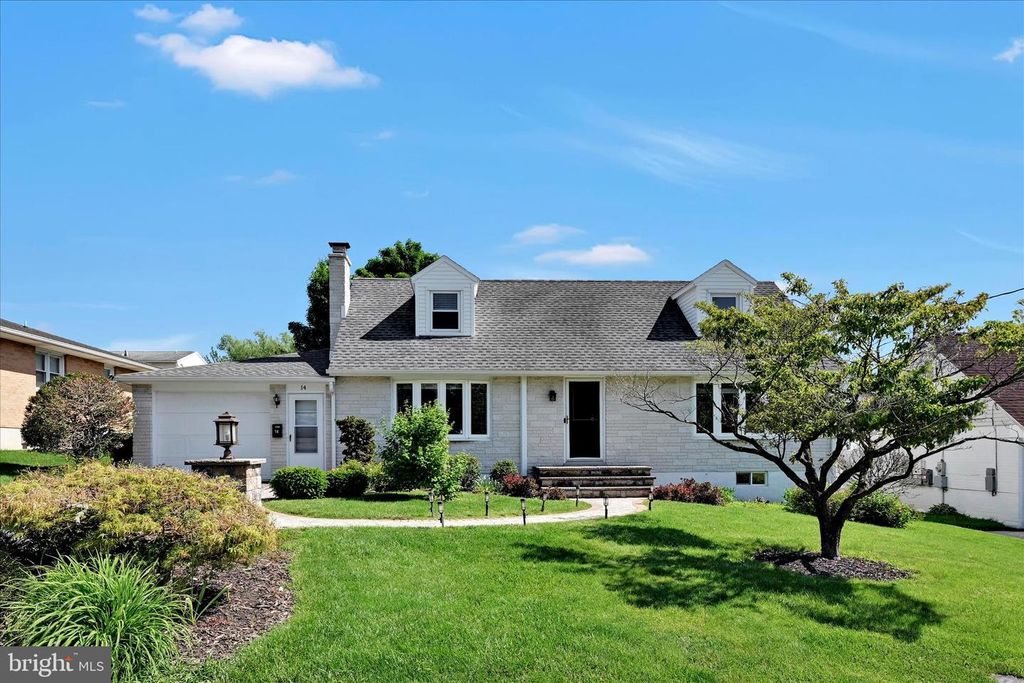 14 W WALNUT ST, Cleona, PA 17042