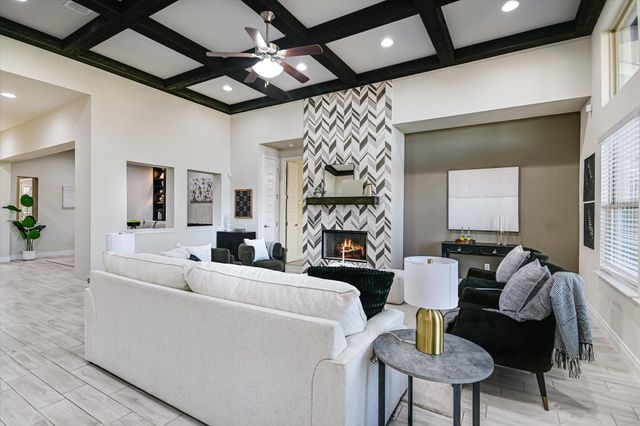 104 W Highfield ST, Hutto, TX 78634