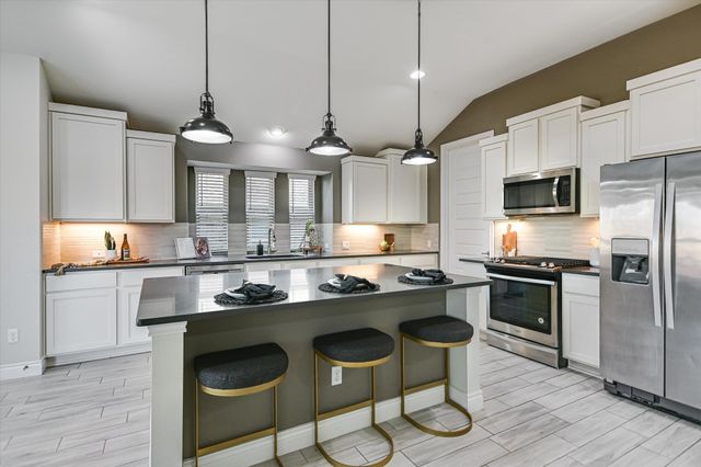 104 W Highfield ST, Hutto, TX 78634