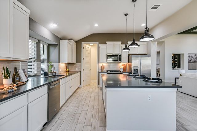 104 W Highfield ST, Hutto, TX 78634