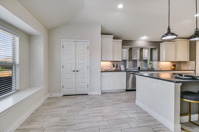 104 W Highfield ST, Hutto, TX 78634