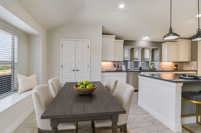 104 W Highfield ST, Hutto, TX 78634