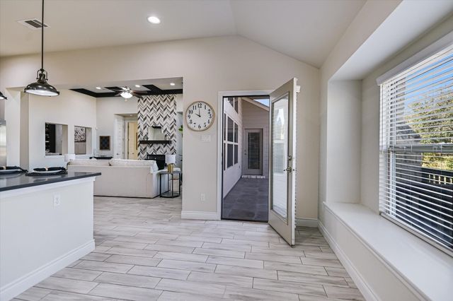 104 W Highfield ST, Hutto, TX 78634