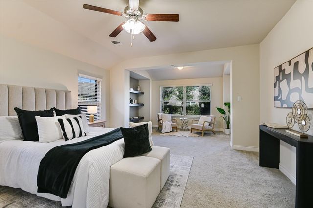 104 W Highfield ST, Hutto, TX 78634