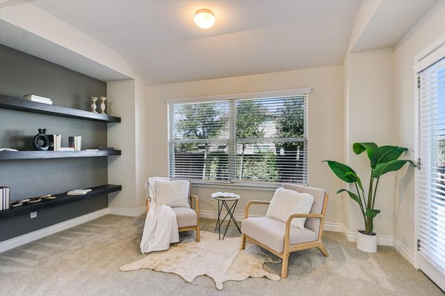 104 W Highfield ST, Hutto, TX 78634