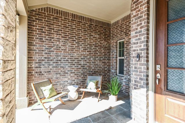 104 W Highfield ST, Hutto, TX 78634