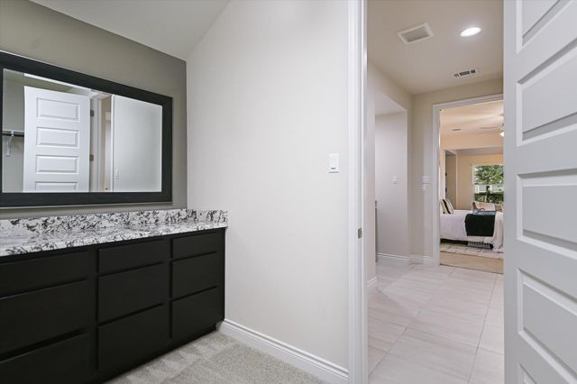 104 W Highfield ST, Hutto, TX 78634