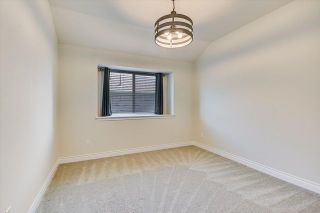 104 W Highfield ST, Hutto, TX 78634