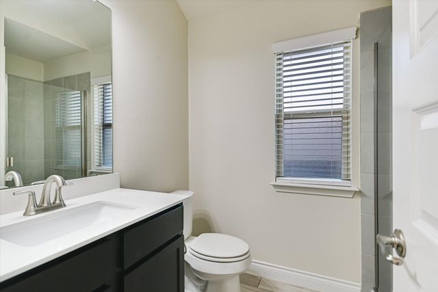 104 W Highfield ST, Hutto, TX 78634