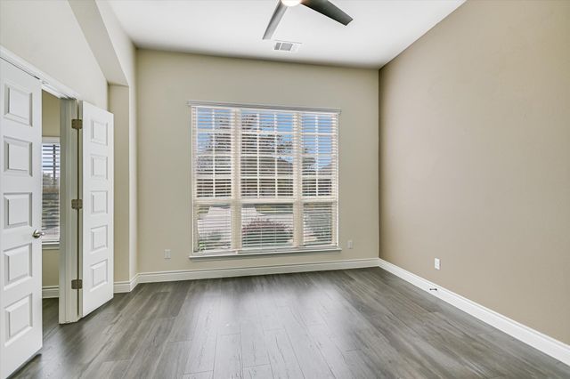 104 W Highfield ST, Hutto, TX 78634