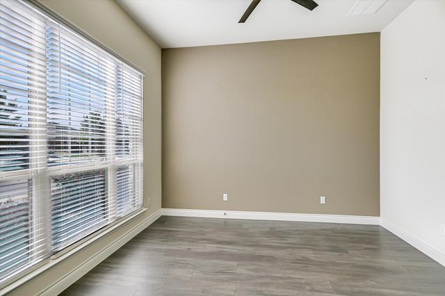 104 W Highfield ST, Hutto, TX 78634