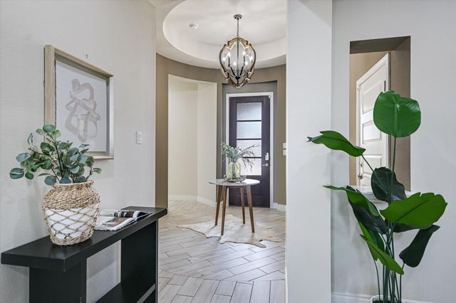 104 W Highfield ST, Hutto, TX 78634