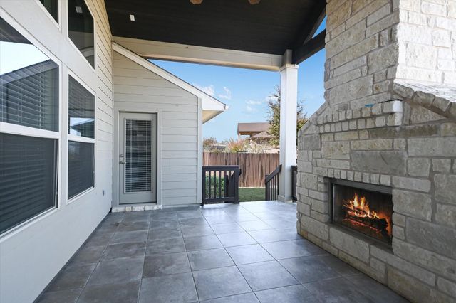 104 W Highfield ST, Hutto, TX 78634