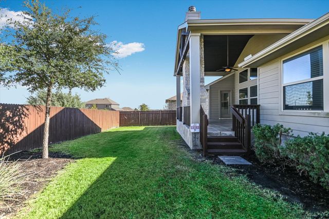 104 W Highfield ST, Hutto, TX 78634