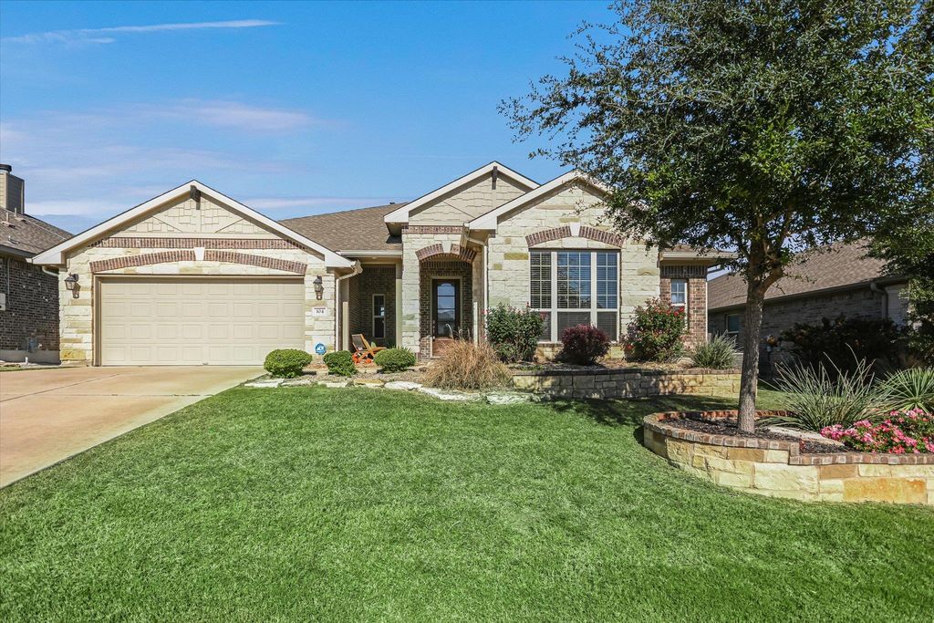 104 W Highfield ST, Hutto, TX 78634