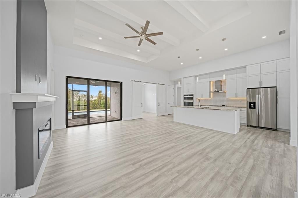 Image 10 of property listing at 1124 SW 4th LN, Cape Coral, FL 33991