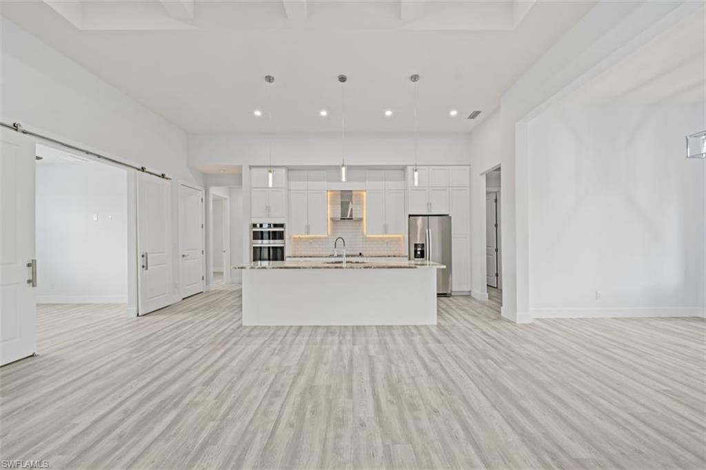 Image 12 of property listing at 1124 SW 4th LN, Cape Coral, FL 33991