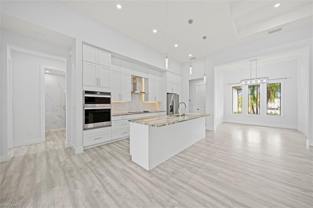 Image 13 of property listing at 1124 SW 4th LN, Cape Coral, FL 33991