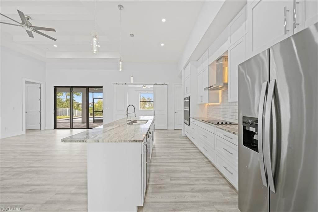 Image 14 of property listing at 1124 SW 4th LN, Cape Coral, FL 33991