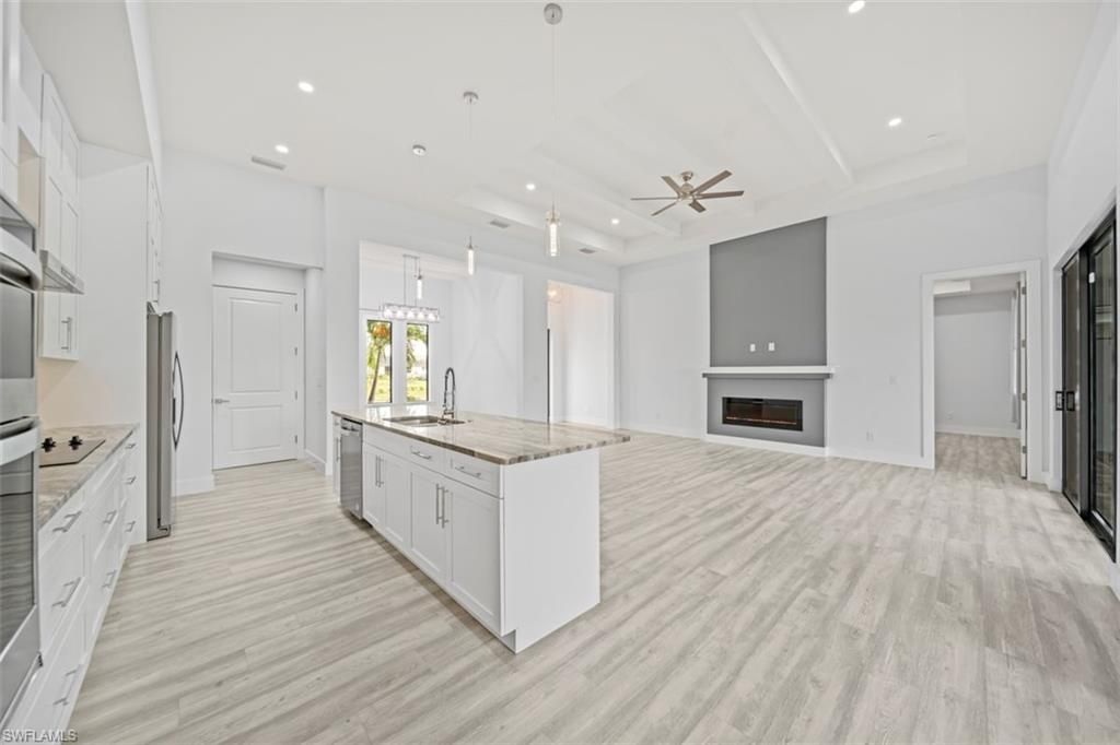 Image 15 of property listing at 1124 SW 4th LN, Cape Coral, FL 33991