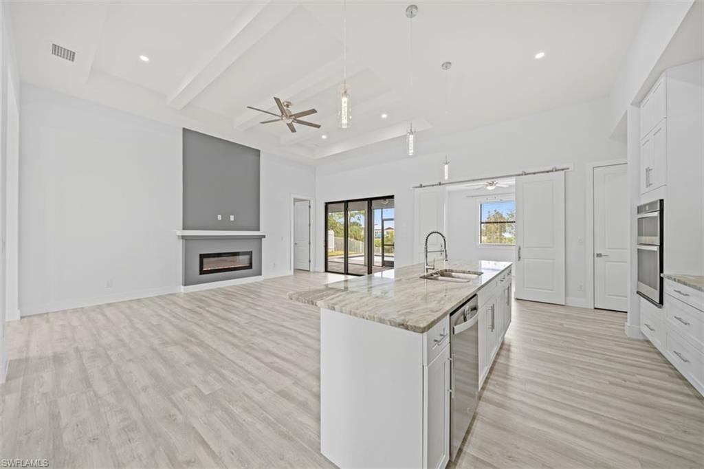 Image 16 of property listing at 1124 SW 4th LN, Cape Coral, FL 33991