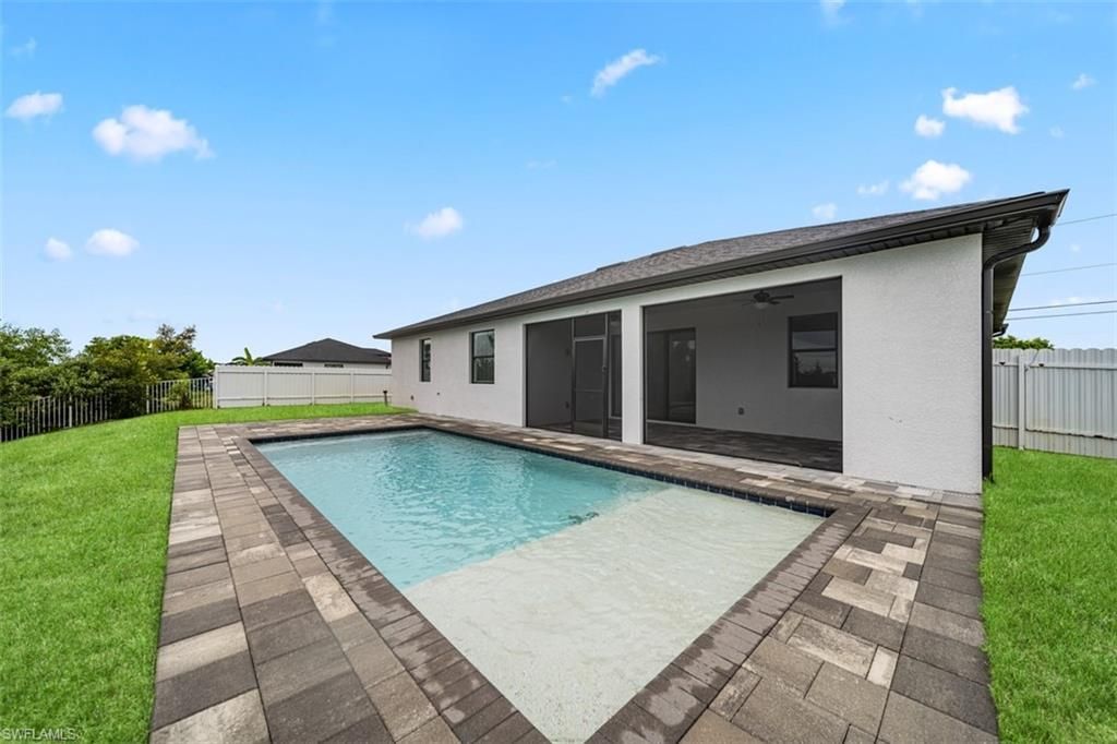 Image 31 of property listing at 1124 SW 4th LN, Cape Coral, FL 33991