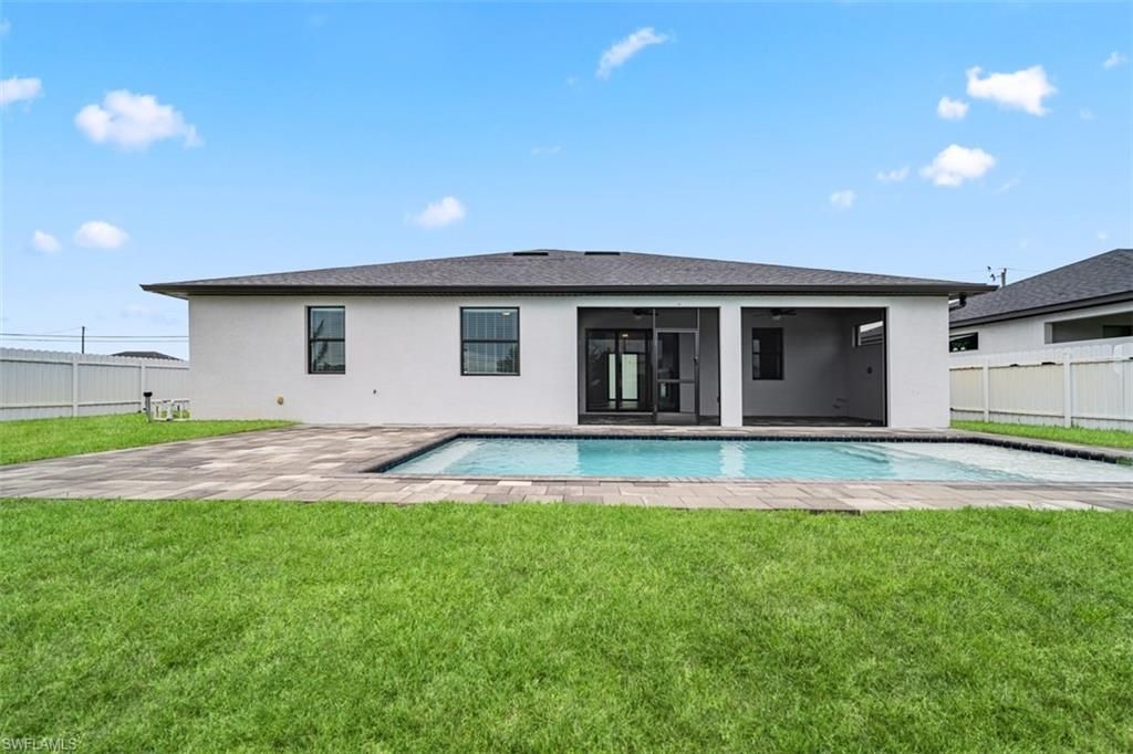 Image 32 of property listing at 1124 SW 4th LN, Cape Coral, FL 33991