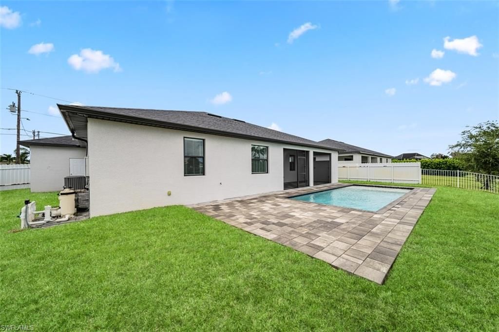 Image 33 of property listing at 1124 SW 4th LN, Cape Coral, FL 33991