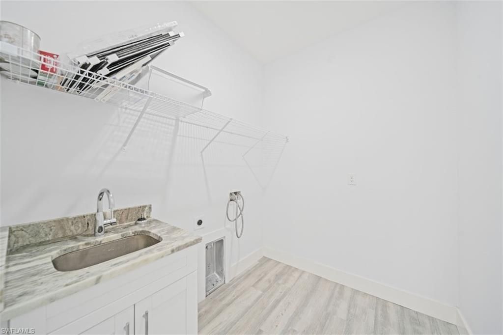 Image 34 of property listing at 1124 SW 4th LN, Cape Coral, FL 33991