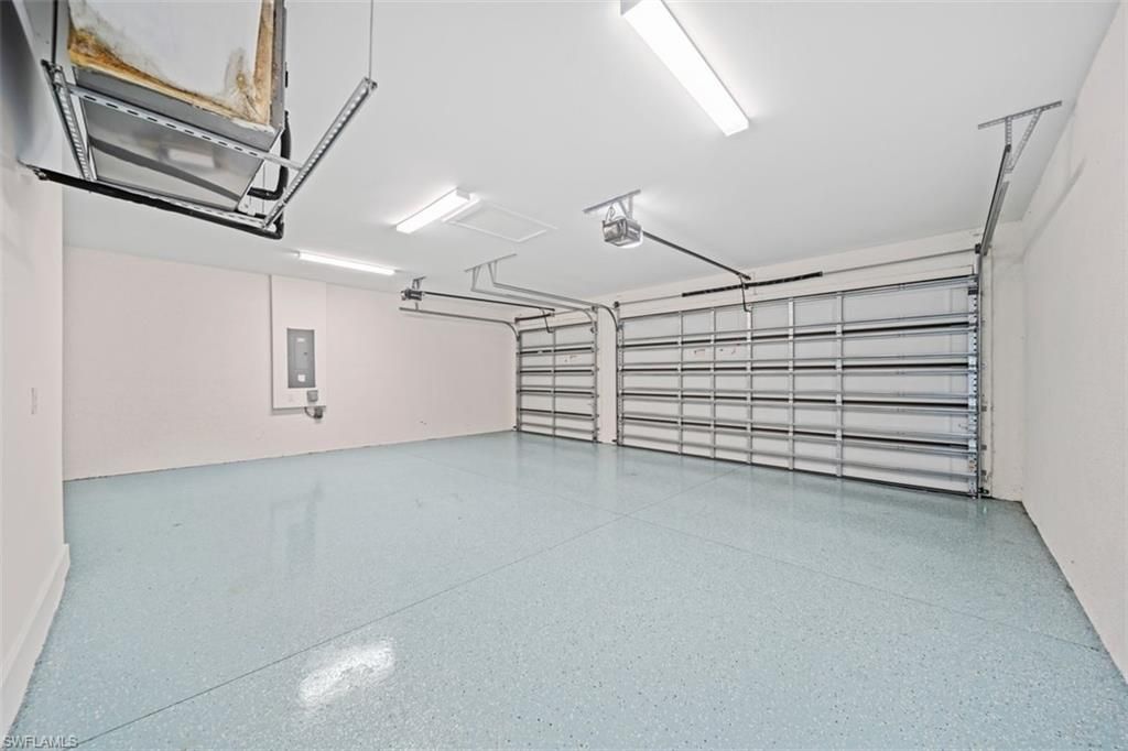 Image 35 of property listing at 1124 SW 4th LN, Cape Coral, FL 33991