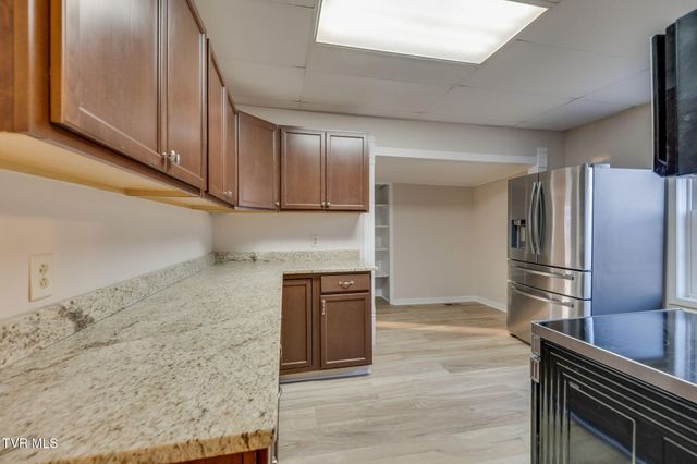 201 East Unaka Avenue, Johnson City, TN 37601